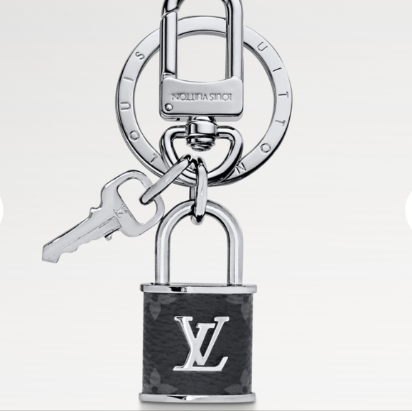 New! The LV Lock Bag Charm & Key Holder - Picture 1 of 3